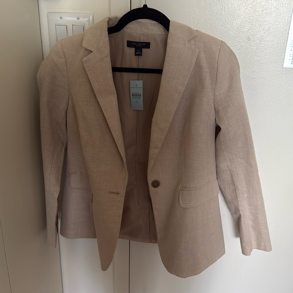 NWT Ann Taylor Blazer. Size 2 Petite
